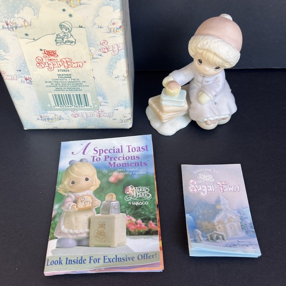 1997 Precious Moments Sugar Town Heather Books 272833 NOS Original Box NEW